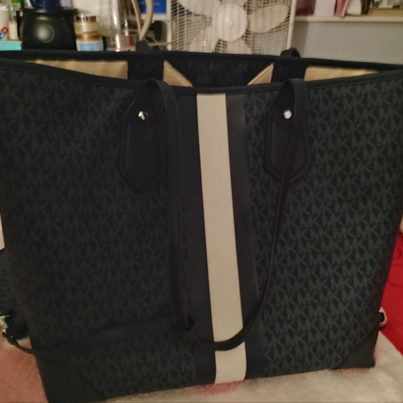 Michael kors travel tote and pouch - Picture 2 of 3